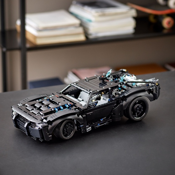 Конструктор LEGO Technic Бетмен: Бетмобіль 42127