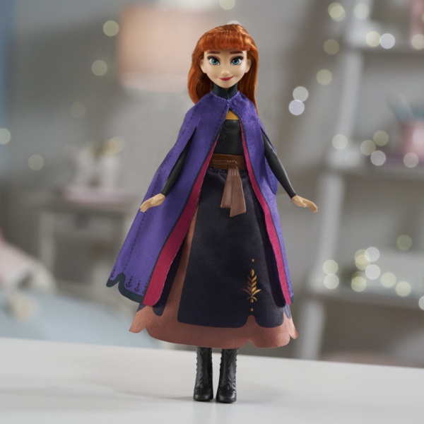 Кукла Hasbro Disney Frozen 2 Королевский наряд в ассортименте (Эльза/Анна) E7895