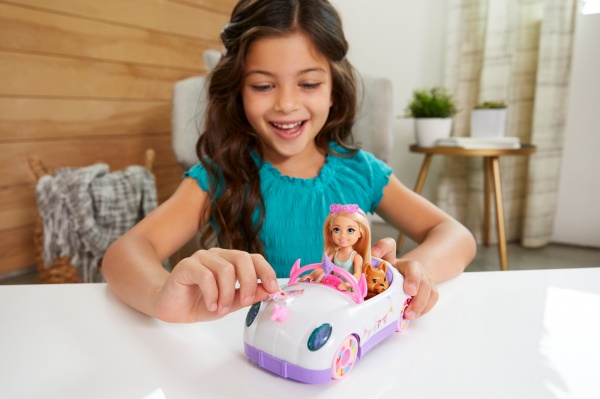 Игровой набор Mattel Кабриолет Челси с наклейками Barbie GXT41