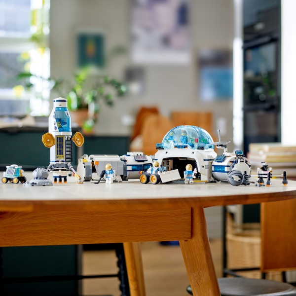 Конструктор LEGO City Місячна Дослідницька база 60350