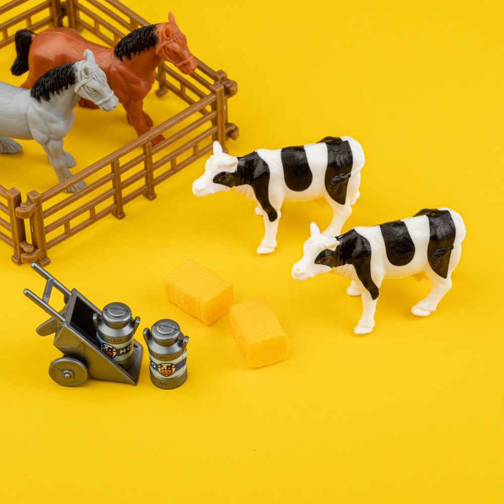 Игровой набор OTAMANKO Веселый хутор (комбайн с прицепом, лошади, коровы и овца) 532.01.64