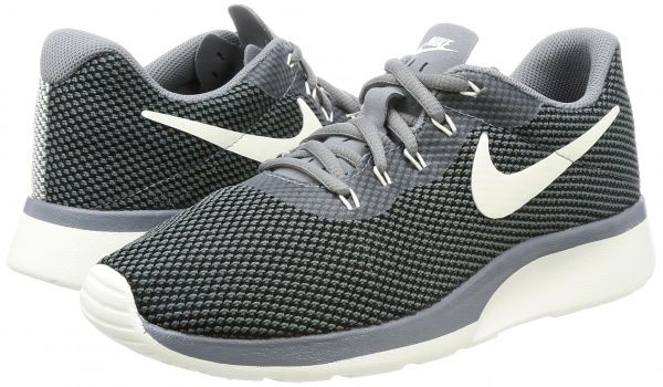 Кроссовки Nike WMNS TANJUN RACER 921668-003 р.9,5 темно-серый