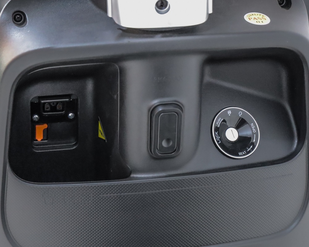 Электроскутер YADEA E8S (white)