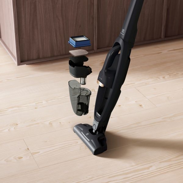 Пылесос аккумуляторный Electrolux WQ61-42GG black 