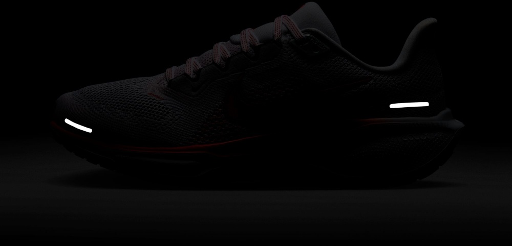 Кросівки жіночі Nike PEGASUS 41 FD2723-109 р.36,5 білі