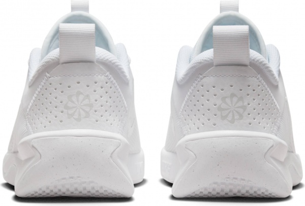 Кроссовки Nike OMNI MULTI-COURT DM9027-100 р.36,5 белый