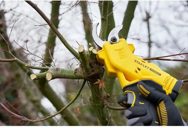 Ножницы аккумуляторные FATMAX SFMCPP32M1