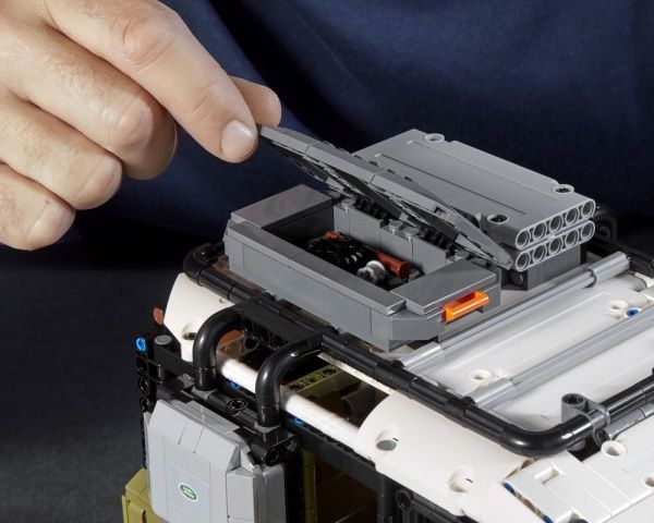 Конструктор LEGO Technic Land Rover Defender 42110