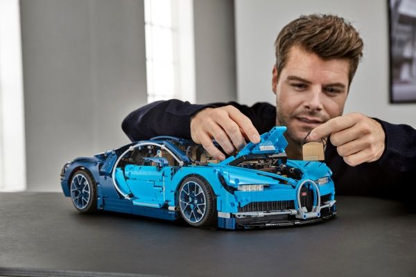 Конструктор LEGO Technic Bugatti Chiron 42083