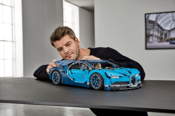 Конструктор LEGO Technic Bugatti Chiron 42083