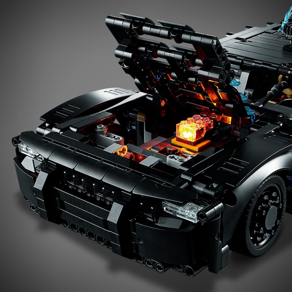Конструктор LEGO Technic Бетмен: Бетмобіль 42127