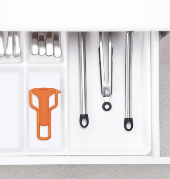 Овощечистка горизонтальная с защитой Gadgets оранжевый 1000966 Joseph Joseph 