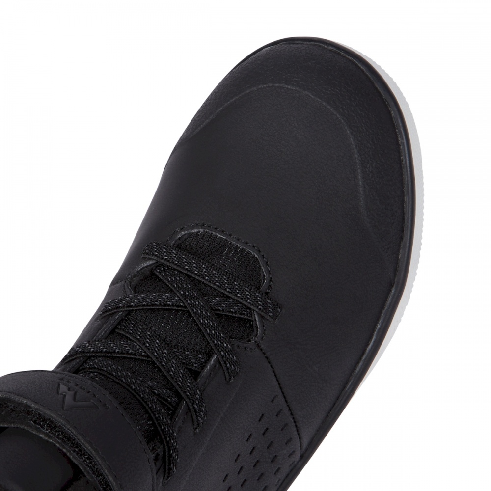 Ботинки McKinley Nell II MID AQX J 429314-901057 р.31 черный