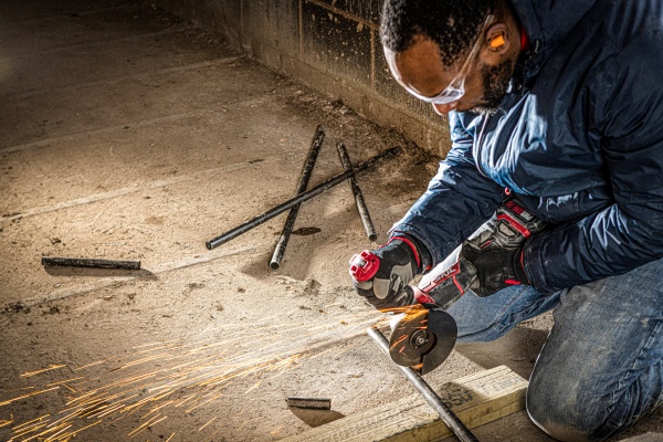 Болгарка (угловая шлифмашина) SKIL AG1E3930CB