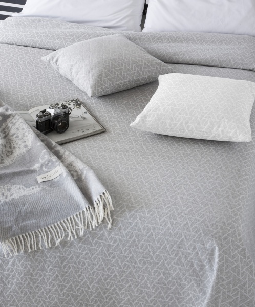 Покривало Brenta Gris 250x270 см Guy Laroche сірий 