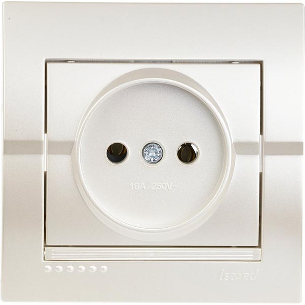 Розетка без заземления Lezard Deriy 16 А 250 В без шторок жемчужно-белый 702-3030-121В