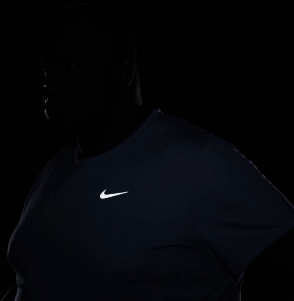 Футболка Nike DF UV MILER SS DV9315-479 р.XL голубой