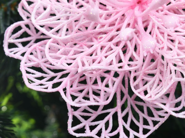 Цветок декоративный новогодняя малая розовая присыпка 10 см с зажимом