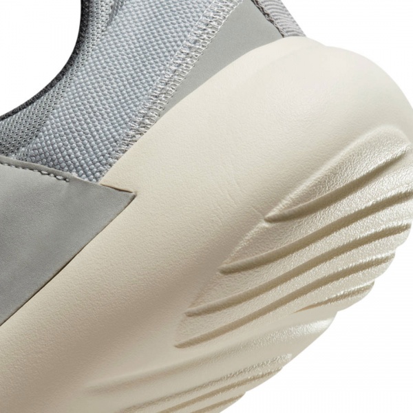 Кроссовки Nike E-SERIES AD DV2436-002 р.40,5 серый