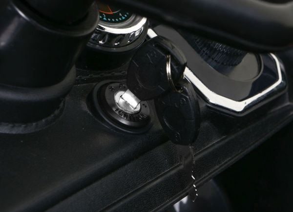 Электромобиль Bambi Porsche Spyder M 2765 EBLR-2 Black ODC59403