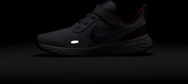 Кроссовки Nike NIKE REVOLUTION 5 BQ5672-018 р.US 2Y серый