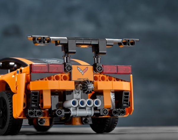 Конструктор LEGO Technic Chevrolet Corvette ZR1 42093