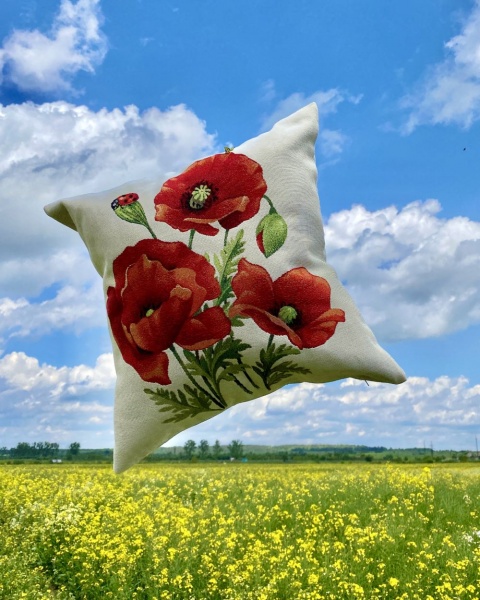 Подушка декоративна KISS759 45x45 см бежевий із принтом Limaso 