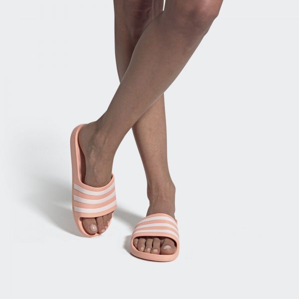 Шльопанці Adidas ADILETTE AQUA EE7345 р. 8 рожевий