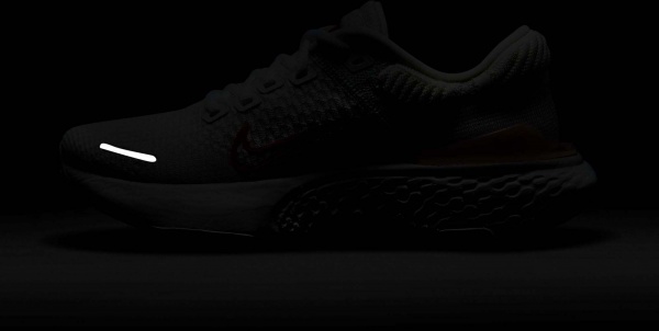 Кроссовки Nike ZOOMX INVINCIBLE RUN FLYKNIT 2 DC9993-100 р.37,5 белый