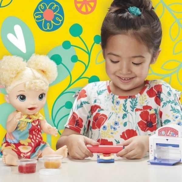 Лялька Hasbro Малятко та їжа E1947