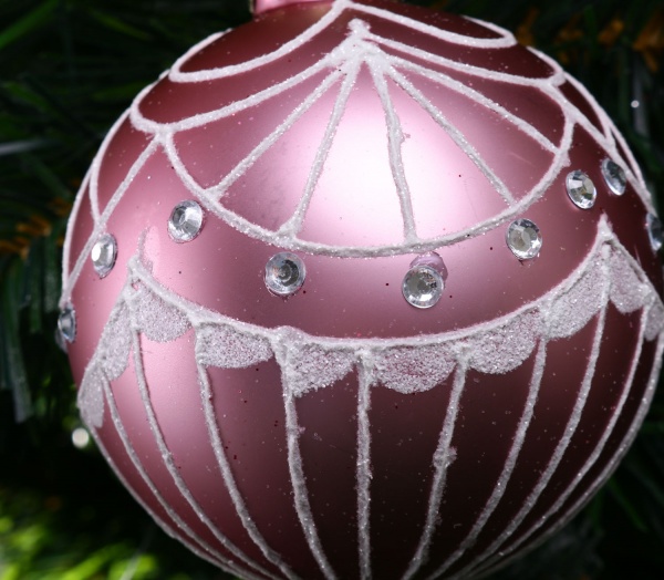 Елочная игрушка в форме шара с узором 8 см 