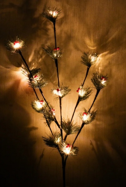 Гирлянда-фигура Девилон Сосновая веточка с ягодами 651948 встроенный светодиод (LED) 15 ламп 80 м 