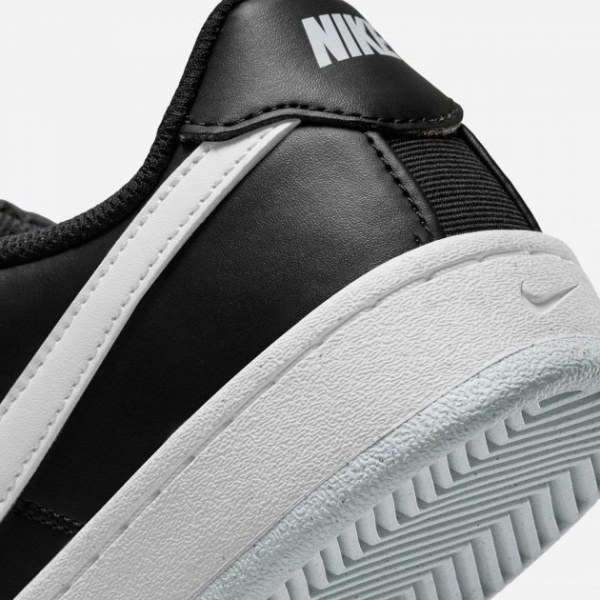 Кросівки Nike COURT ROYALE 2 NN DH3159-001 р.40 чорно-білий