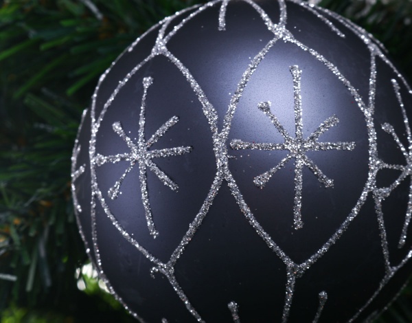 Ялинкова іграшка у формі кулі блакитна 8 см ACT405160 