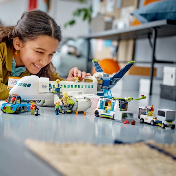 Конструктор LEGO City Пасажирський літак 60367