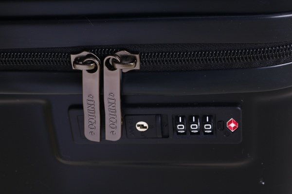 Чемодан 96 л черный LS22400 69х48х29 ABS 