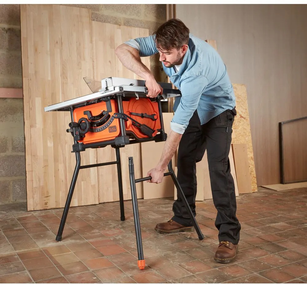 Пила торцовочная Black+Decker BES720