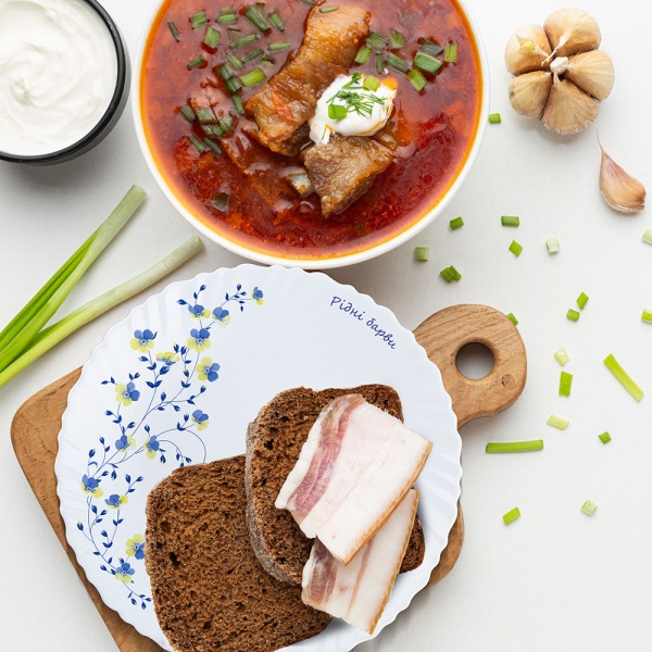 Тарілка обідня Рідні барви V-220NC 220 мм Vittora