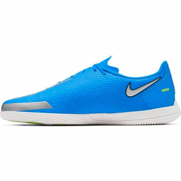 Бутсы Nike Phantom GT Club IC CK8466-400 р. US 7,5 белый
