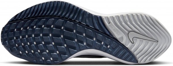 Кроссовки Nike NIKE AIR ZOOM VOMERO 16 DA7245-403 р.44,5 черный