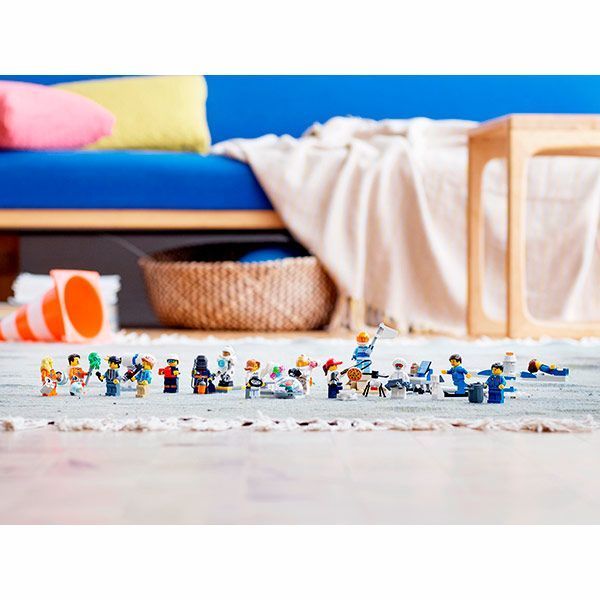 Конструктор LEGO City Набор фигурок: Разработки и исследования в области космической техники 60230