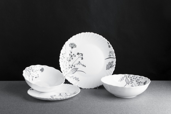 Тарілка обідня Чорно-біле суцвіття Wave 220 мм Vittora