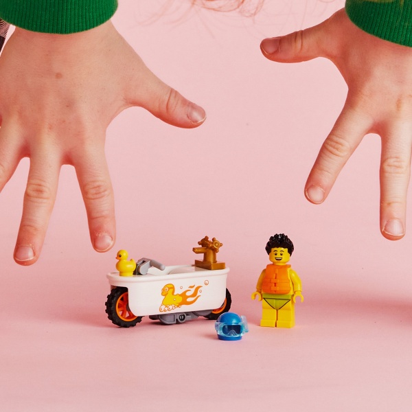 Конструктор LEGO City каскадерський мотоцикл для гри у ванні 60333