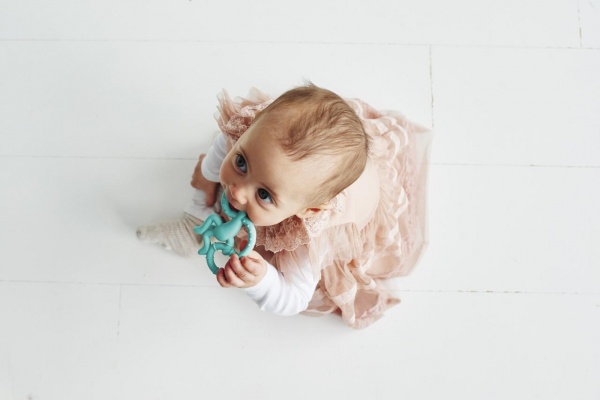 Прорезыватель Matchstick Monkey Обезьянка маленькая танцующая зеленая 10 см (MM-МMT-008)