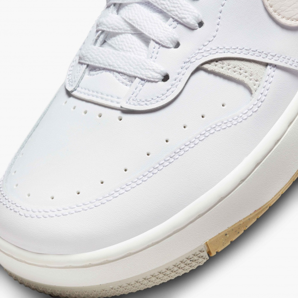 Кросівки жіночі Nike GAMMA FORCE DX9176-103 р.38,5 білі