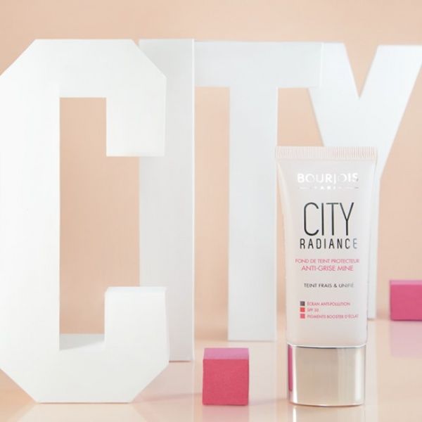 Тональна основа Bourjois CITY RADIANCE зволоження і сяйво №02 ваніль 30 мл