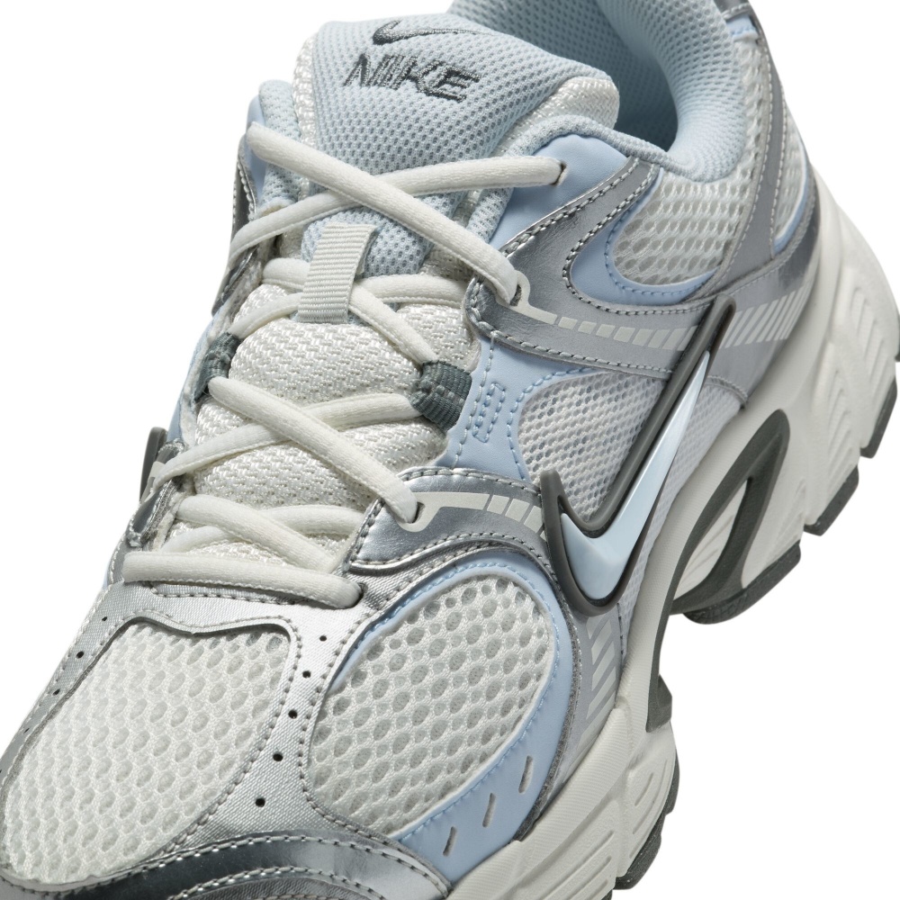Кросівки жіночі Nike W V5 RNR HQ7901-103 р.37,5 білі