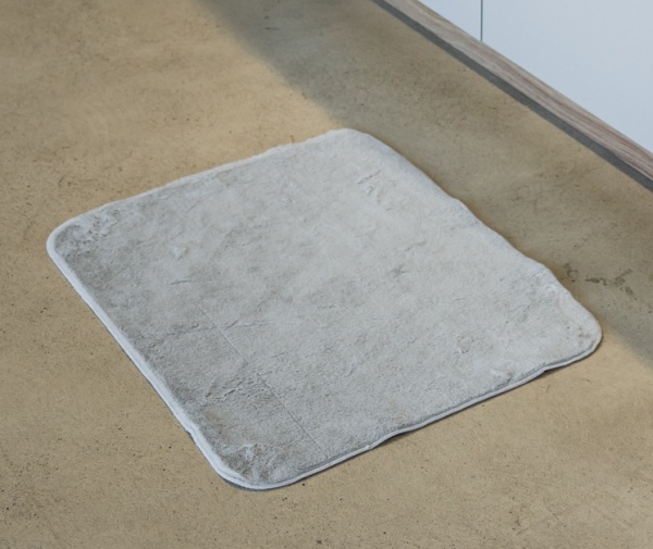 Килимок для ванної кімнати Dariana Moon з еко-хутра 50x60 см світло-сірий