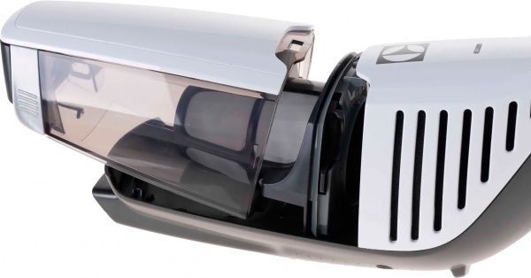 Пылесос аккумуляторный Electrolux EERC70IW white 