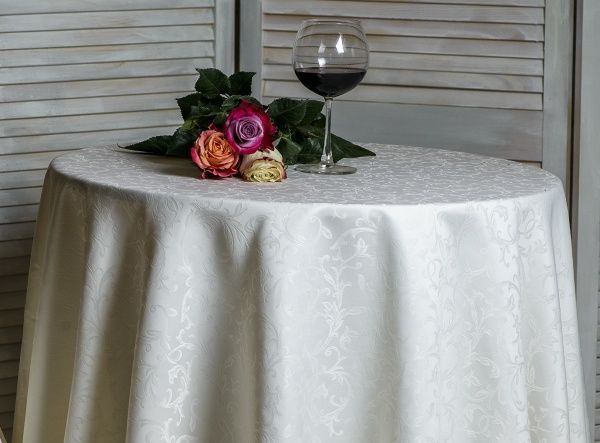 Скатерть Ares с кружевом водоотталкивающая 150x180 см молочный ITA Dream 